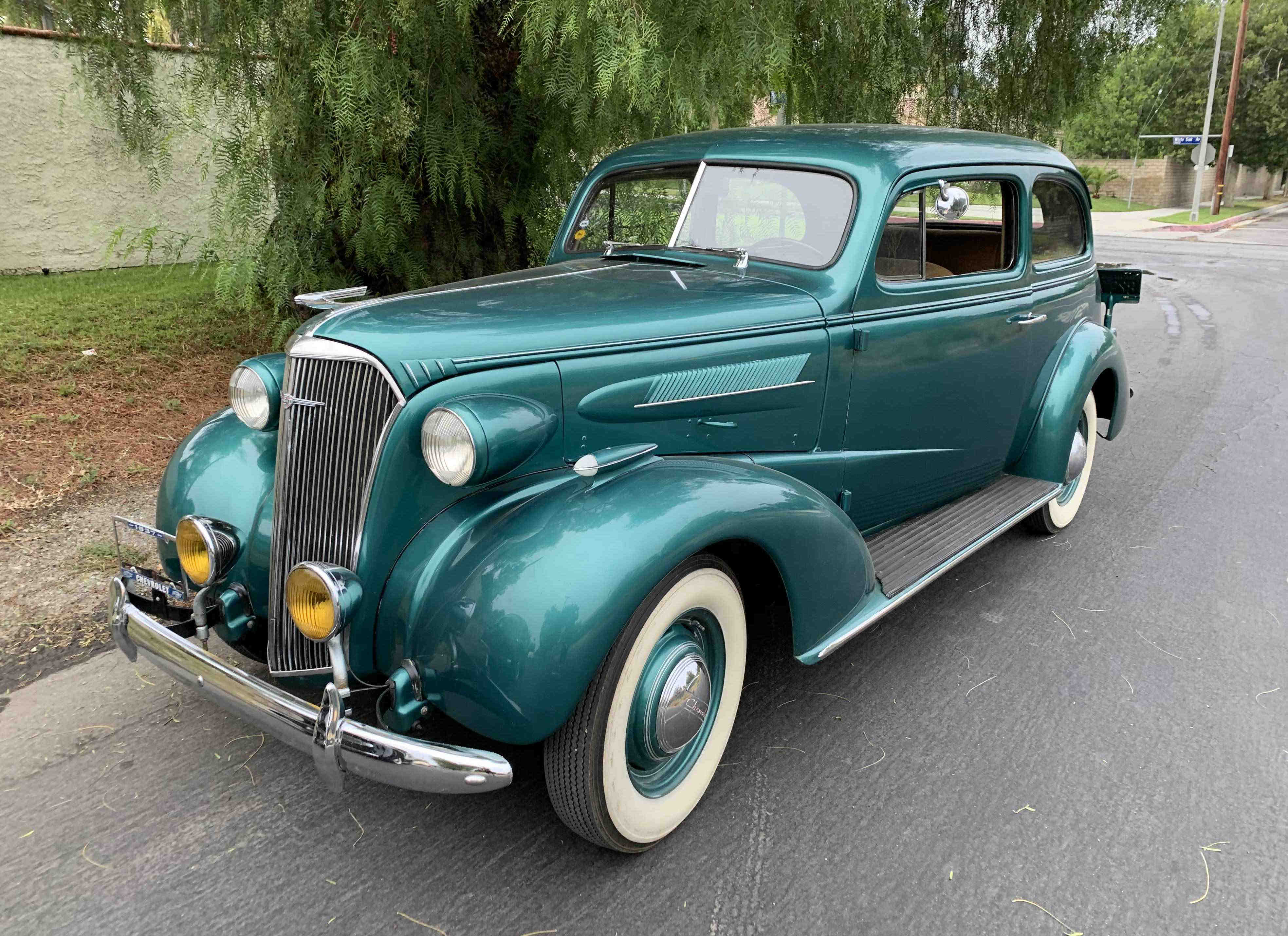 ちえぞう 1937 Chevrolet 2-door Sedan